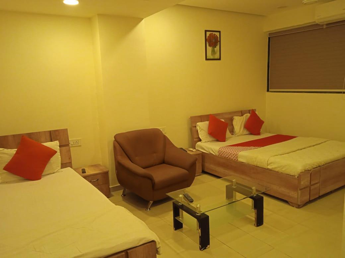 Bedroom 2, Hotel Shiv Inn, Gandhinagar