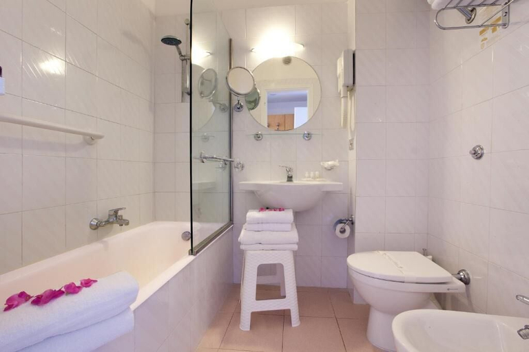 Bathroom 4, Hotel Sant'Agata, Napoli