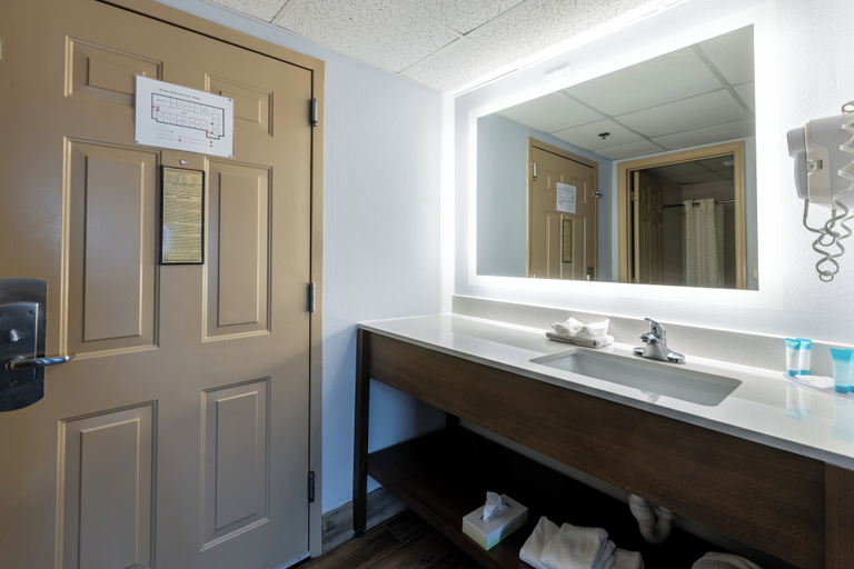 Bathroom 4, Park Grove Inn, Sevier