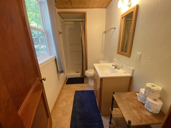 Bathroom, Lincolnwood Cabin 6, Washburn