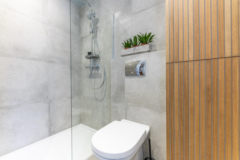 Bathroom, The Pontcanna Pearl 3-bed Haven, Cardiff