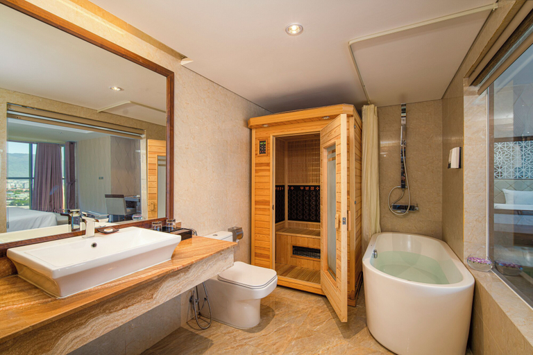 Bathroom 5, Luxtery Hotel, Da Nang