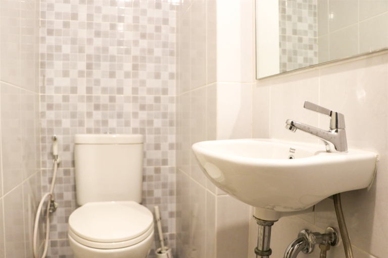 Bathroom 5, Simply Look Studio (No Kitchen) Tokyo Riverside PIK 2 Apartment By Travelio, Tangerang