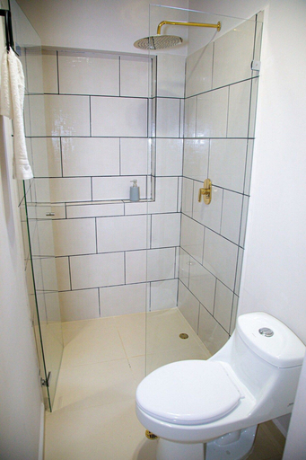 Bathroom 3, Luxury Home In Aguacatala, Medellín