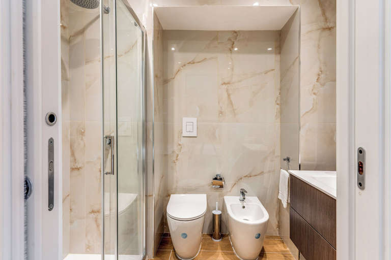 Bathroom 4, Domus Partenopea, Napoli