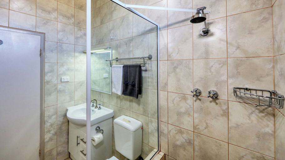 Bathroom 4, Silver Haven Motor Inn, Broken Hill