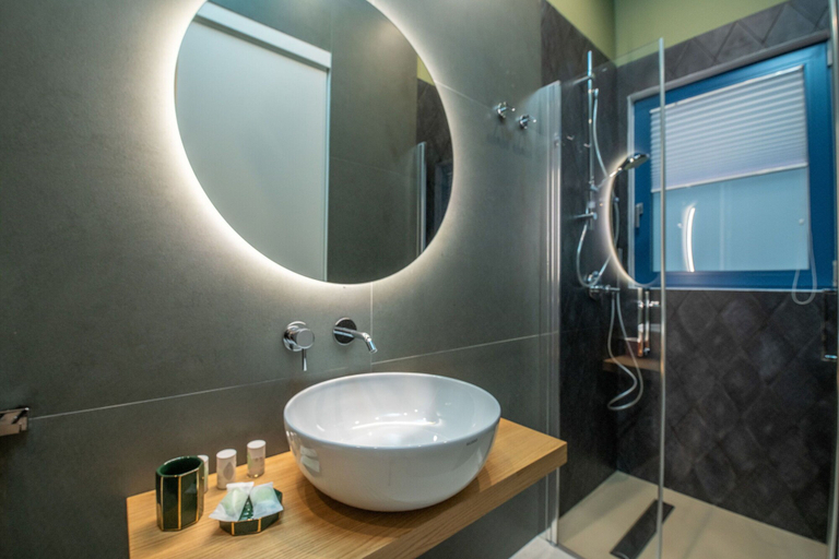 Bathroom 3, Casa dei Pescatori, Brindisi