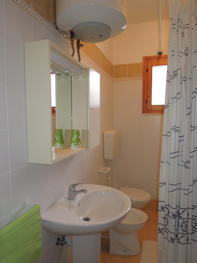 Bathroom 3, Villa with garden close to Bibione beach - By Beahost Rentals, Venezia