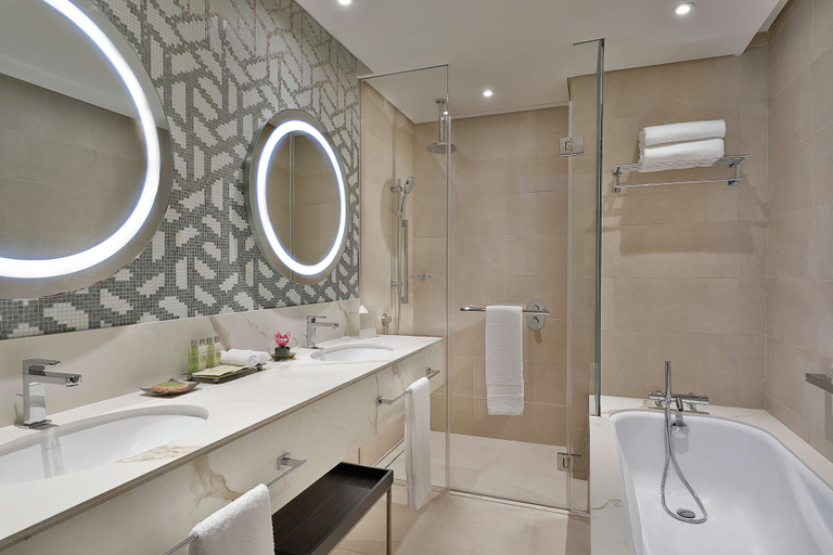Bathroom 5, Hilton Doha The Pearl, Doha