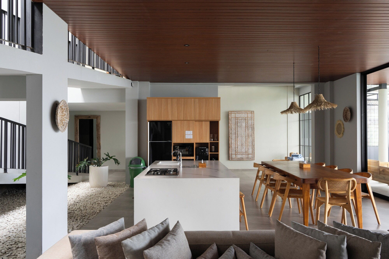 Dining Room 15