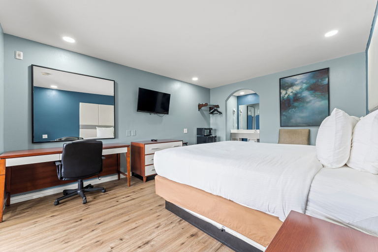 Bedroom 2, Executive Inn and Suites, Montgomery