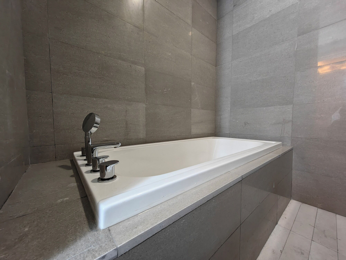 Bathroom 13