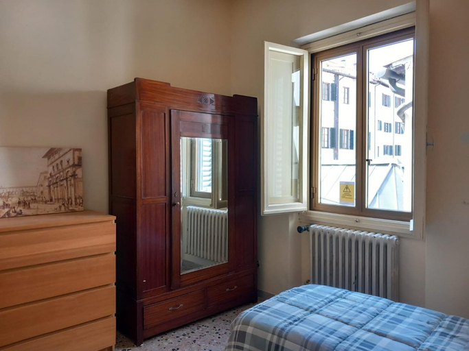 Room 3, Tavolini 4 Apartment, Florence