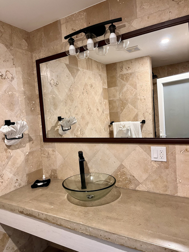 Bathroom 5, The Watermark Hotel