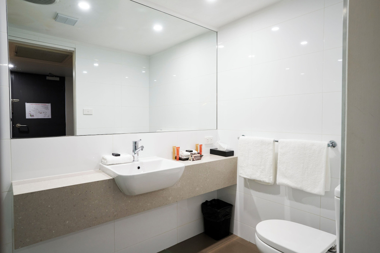Bathroom 5, Dingley Hotel, Melbourne