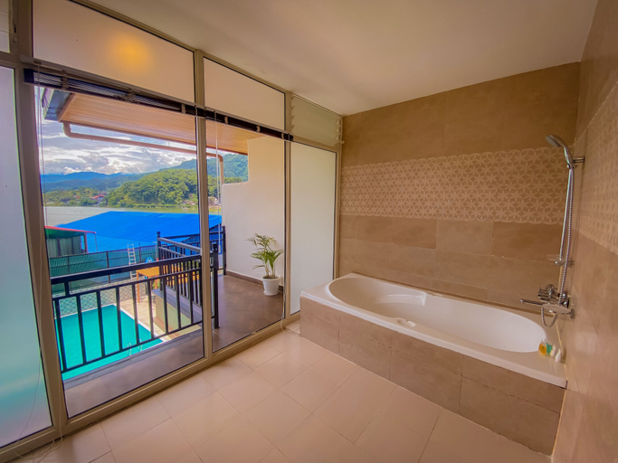 Bathroom 4, Majestic Lakefront Hotel & Suites, Gandaki