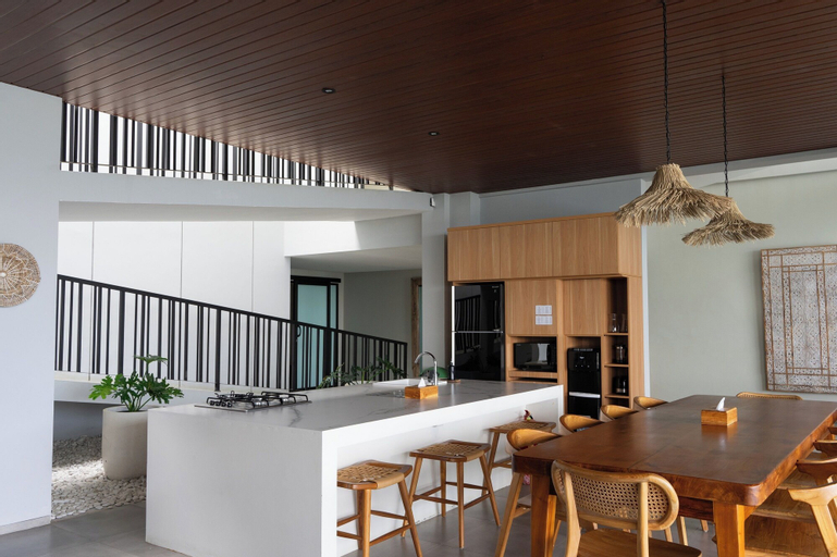 Dining Room 16