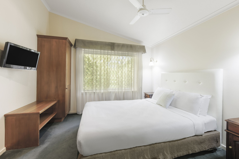 Bedroom 2, Elizabethan Lodge, Melbourne