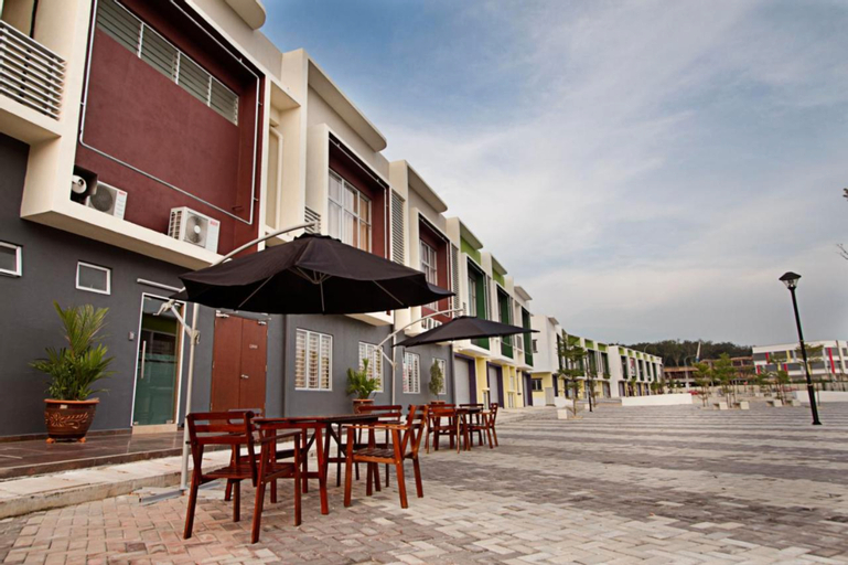 Exterior & Views 16