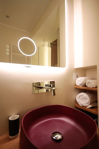 Bathroom 3, BeBari Apartments, Bari