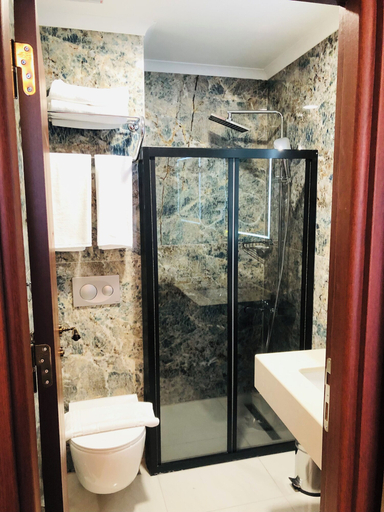 Bathroom 5, Istanbul Midpoint Hotel, Fatih