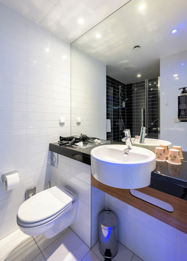 Bathroom 5, ibis Styles Warszawa Airport, Warsaw