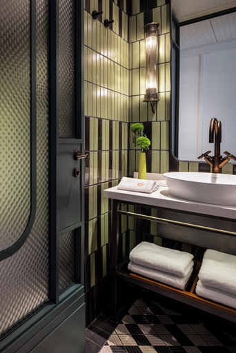 Bathroom 5, The George Tel Aviv