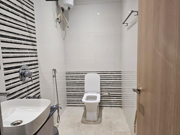 Bathroom, HOTEL BLUE LEMON - 500 Meters from Temple, Deoghar