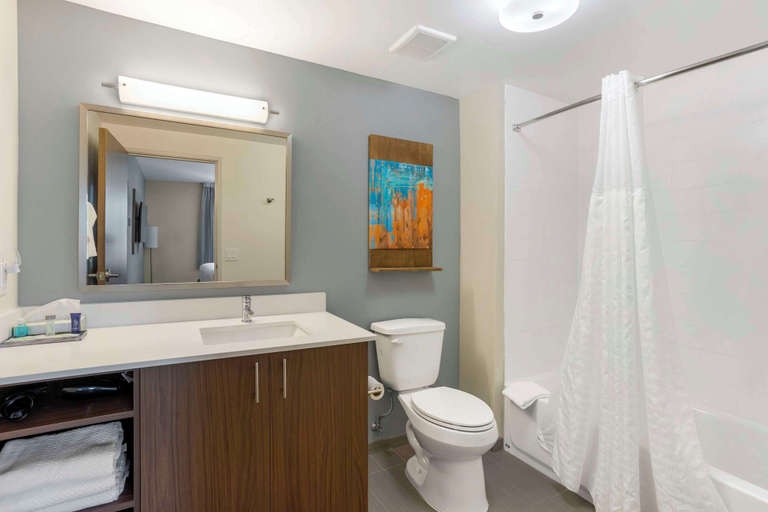 Bathroom 5, MainStay Suites North - Central York, York