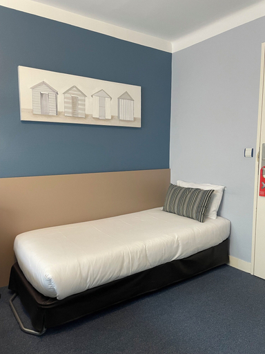 Bedroom 3, Hotel De Caen, Calvados