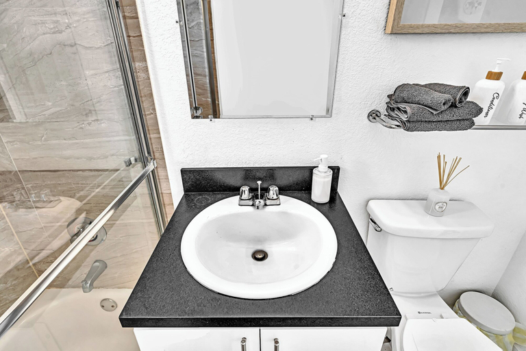 Bathroom 3, Garden Suites-Hosted by Sweetstay, Miami-Dade