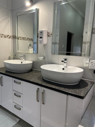 Bathroom 3, Letsatsing Lodge, Bojanala