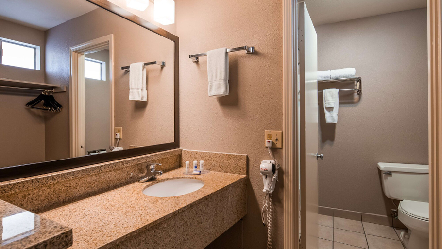 Bathroom 4, Best Western Andersen's Inn, Merced