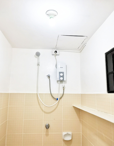 Bathroom 5, NomadsMNL Hostel, Parañaque
