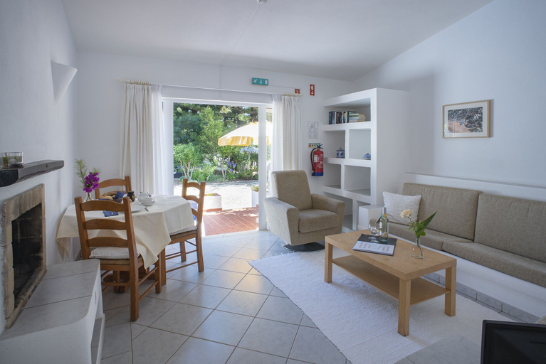 Living area 3, 1 Bed Flat - Sleeps 2 - Pool - Parking - Wifi, Lagos