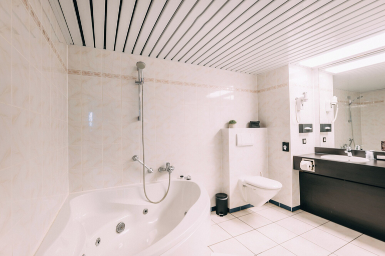 Bathroom 4, Hotel Ter Elst, Antwerpen