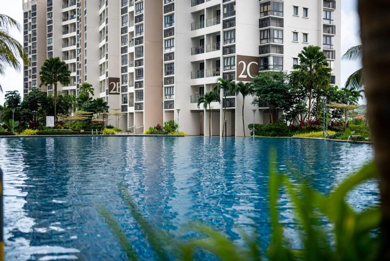A Stylish 2BR Suite, Water Views, Free Parking, Johor Bahru