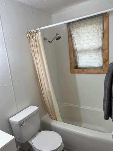 Bathroom 4, High Plains Inn, Butte
