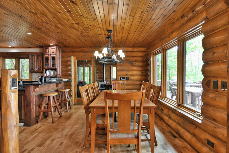 Food & Drinks 4, Lumberjack Lodge, Sawyer