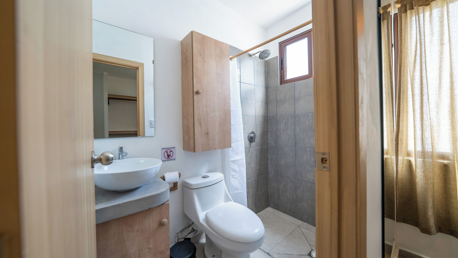 Bathroom 3, Coco Surf Tropical Village, La Libertad