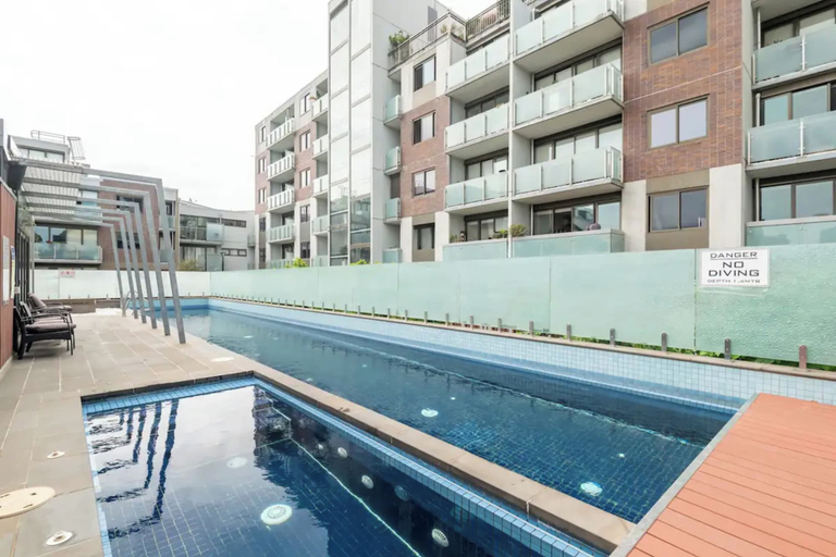 Sport & Beauty 3, Charming 1BR in Fitzroy w/ Parking, Pool, + Gym!, Melbourne