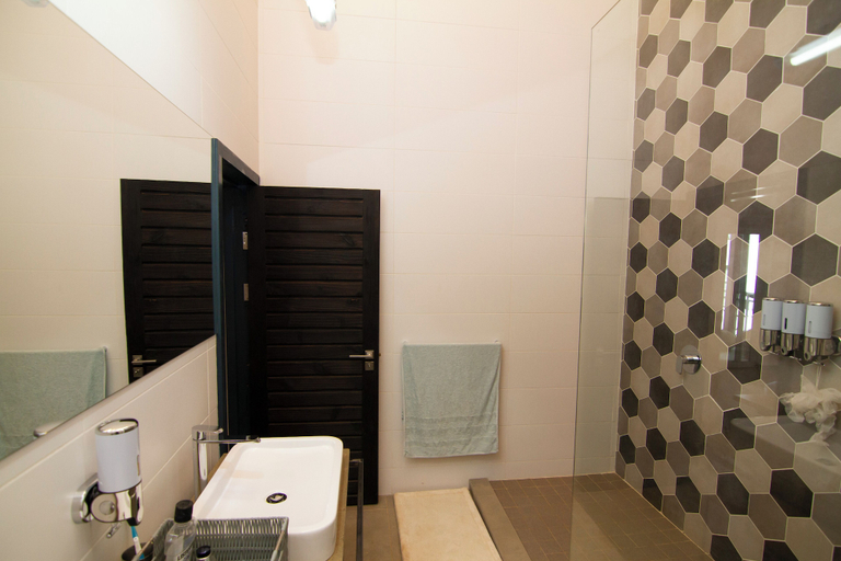 Bathroom 3, Mister C Guest House, Bojanala