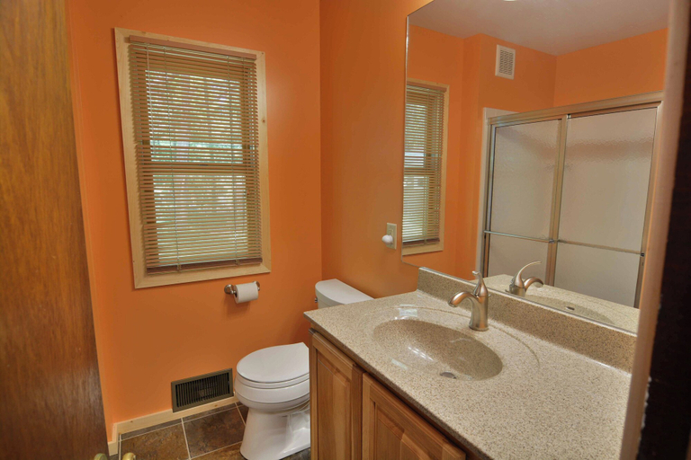 Bathroom, Thirty Point Lodge, Bayfield
