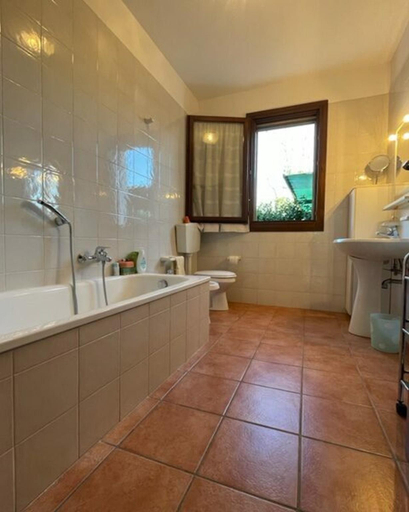 Bathroom 2, Charming villa with swimming pool in Albarella Island by Beahost Rentals, Rovigo