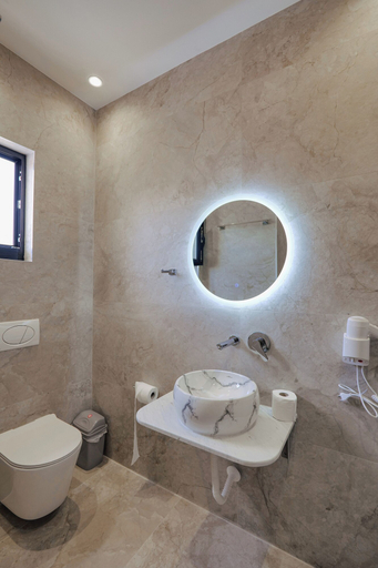 Bathroom 4, Hotel Edola, Sarandës