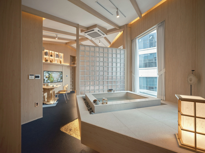 Others 5, UH Suite Seoul Square, Jung