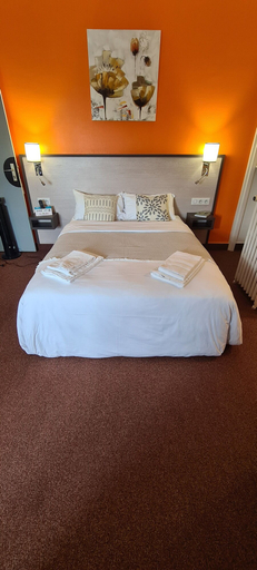 Bedroom 1, LE 120, Vendée