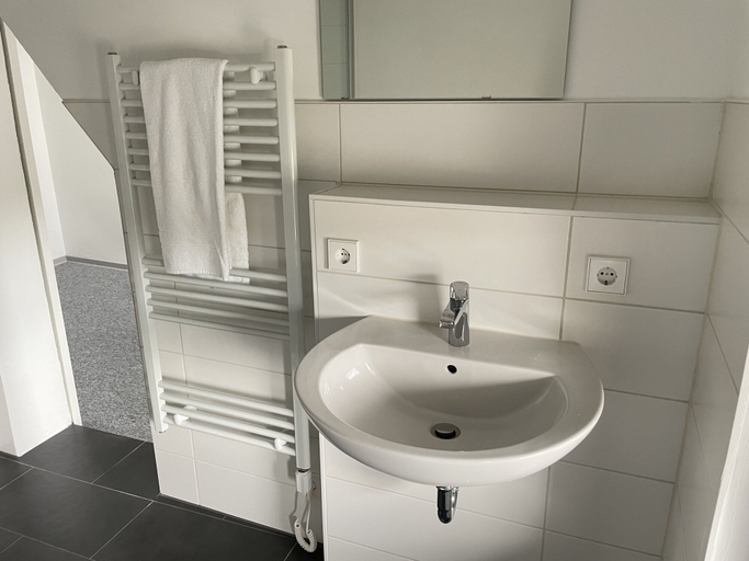 Bathroom 5, Hotel am Bahnhof Ditzingen, Ludwigsburg