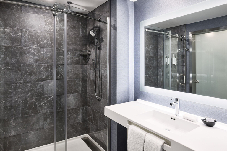 Bathroom, AC Hotel by Marriott San Diego Downtown Gaslamp Quarter, San Diego