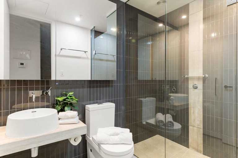 Others 2, Stylish & Modern 2BR Apt Near Victoria Market, Melbourne